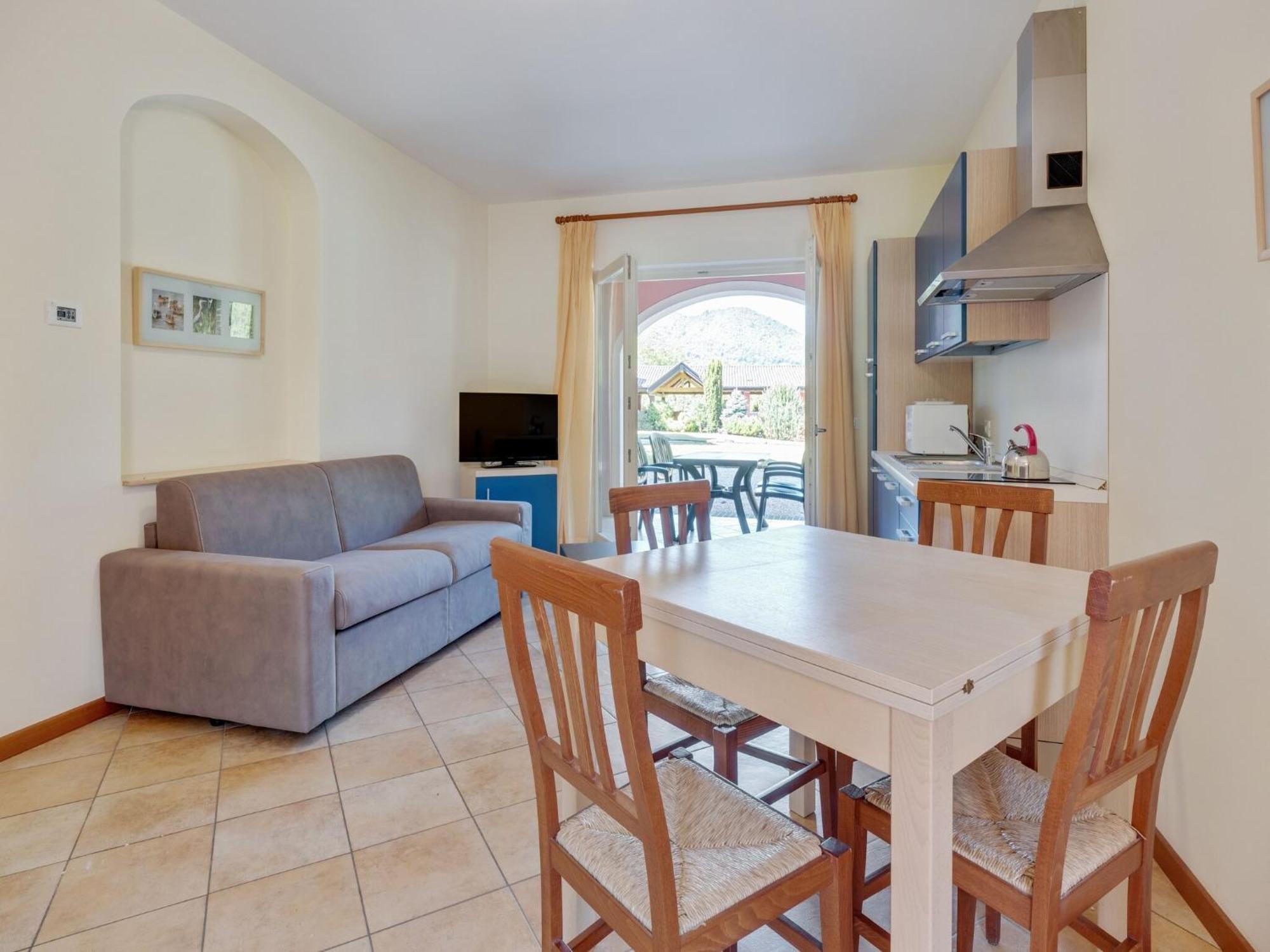 Spacious Apartment In Idro With Shared Pool 크로네 외부 사진
