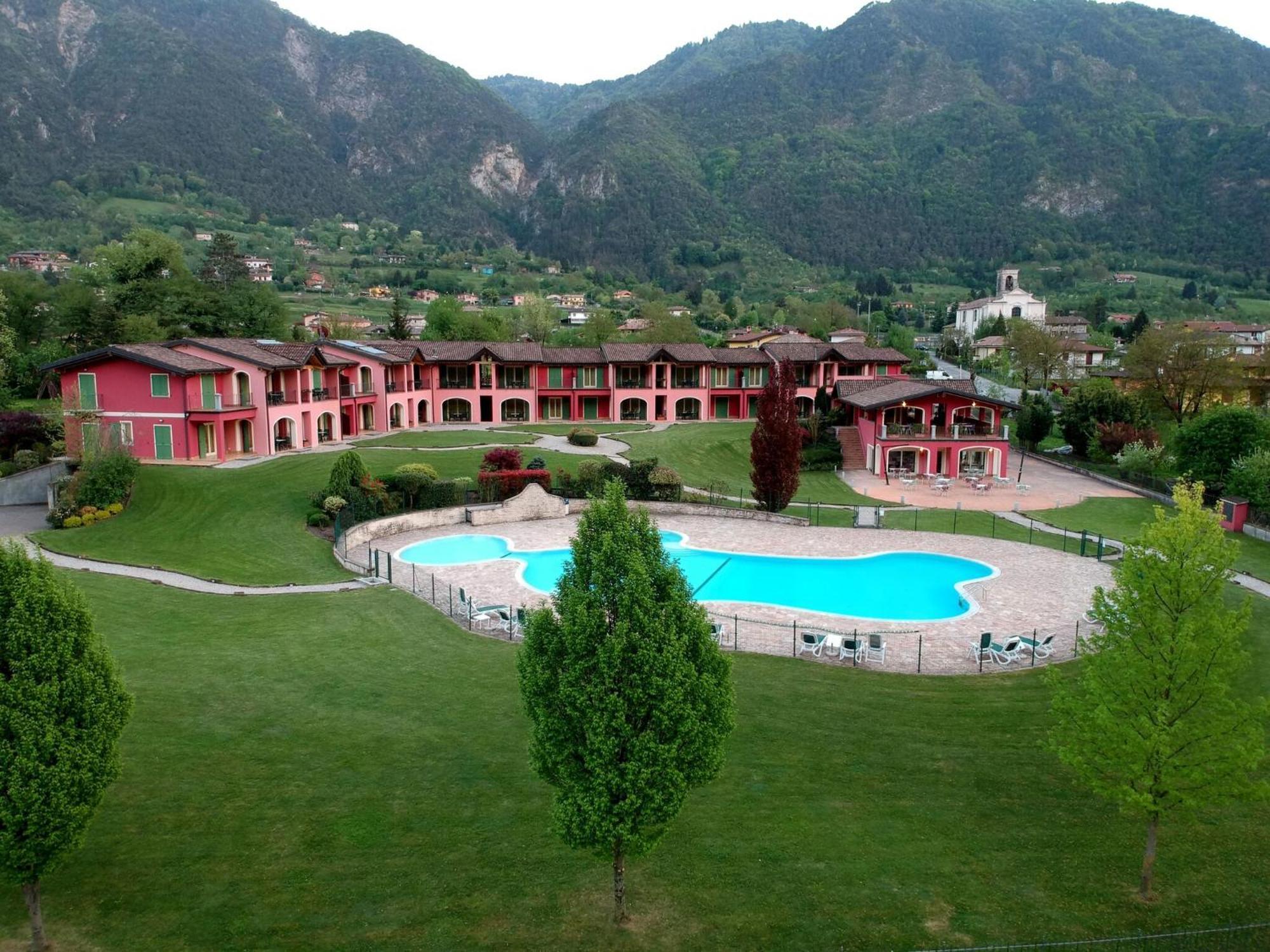 Spacious Apartment In Idro With Shared Pool 크로네 외부 사진