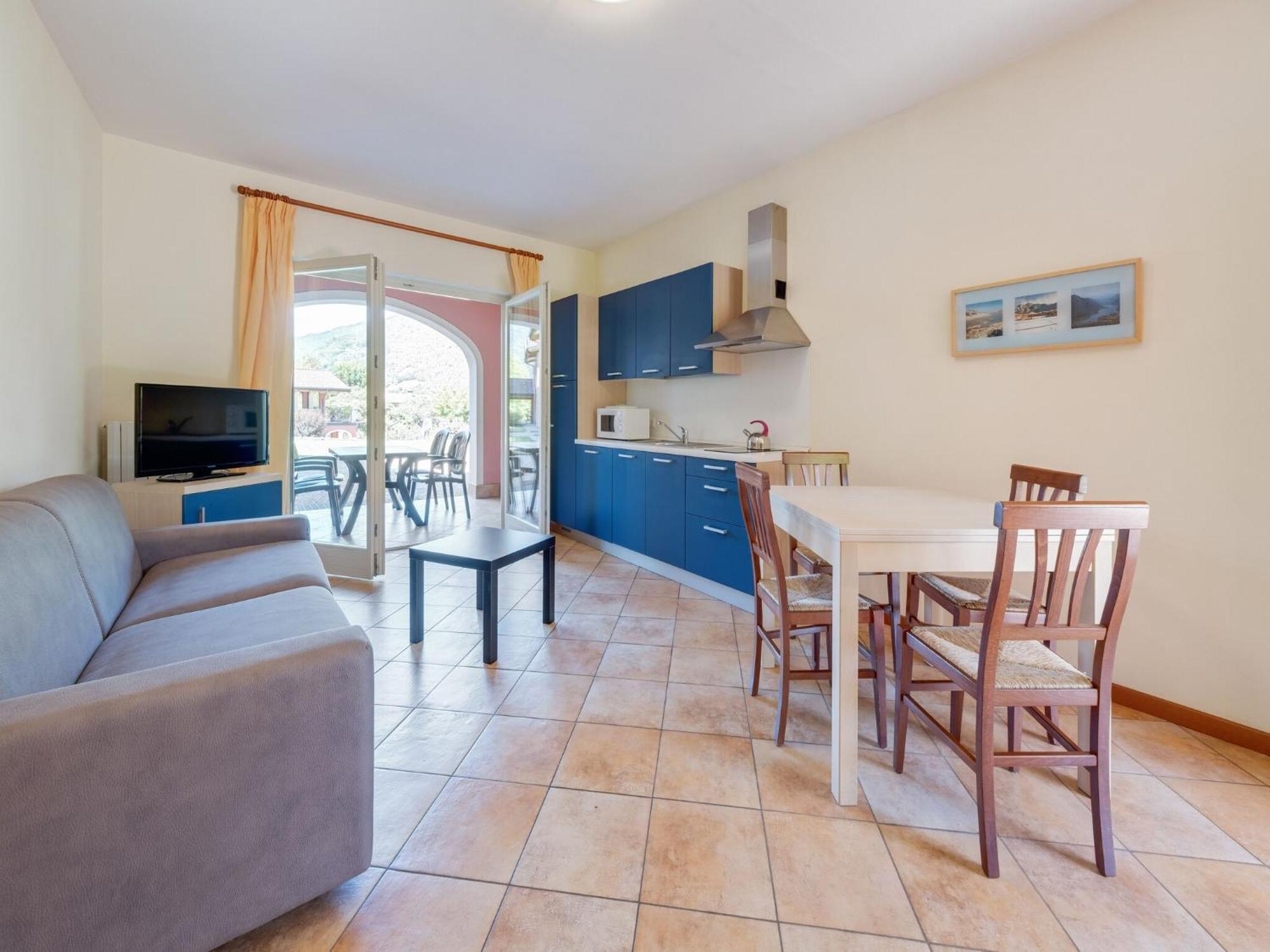 Spacious Apartment In Idro With Shared Pool 크로네 외부 사진