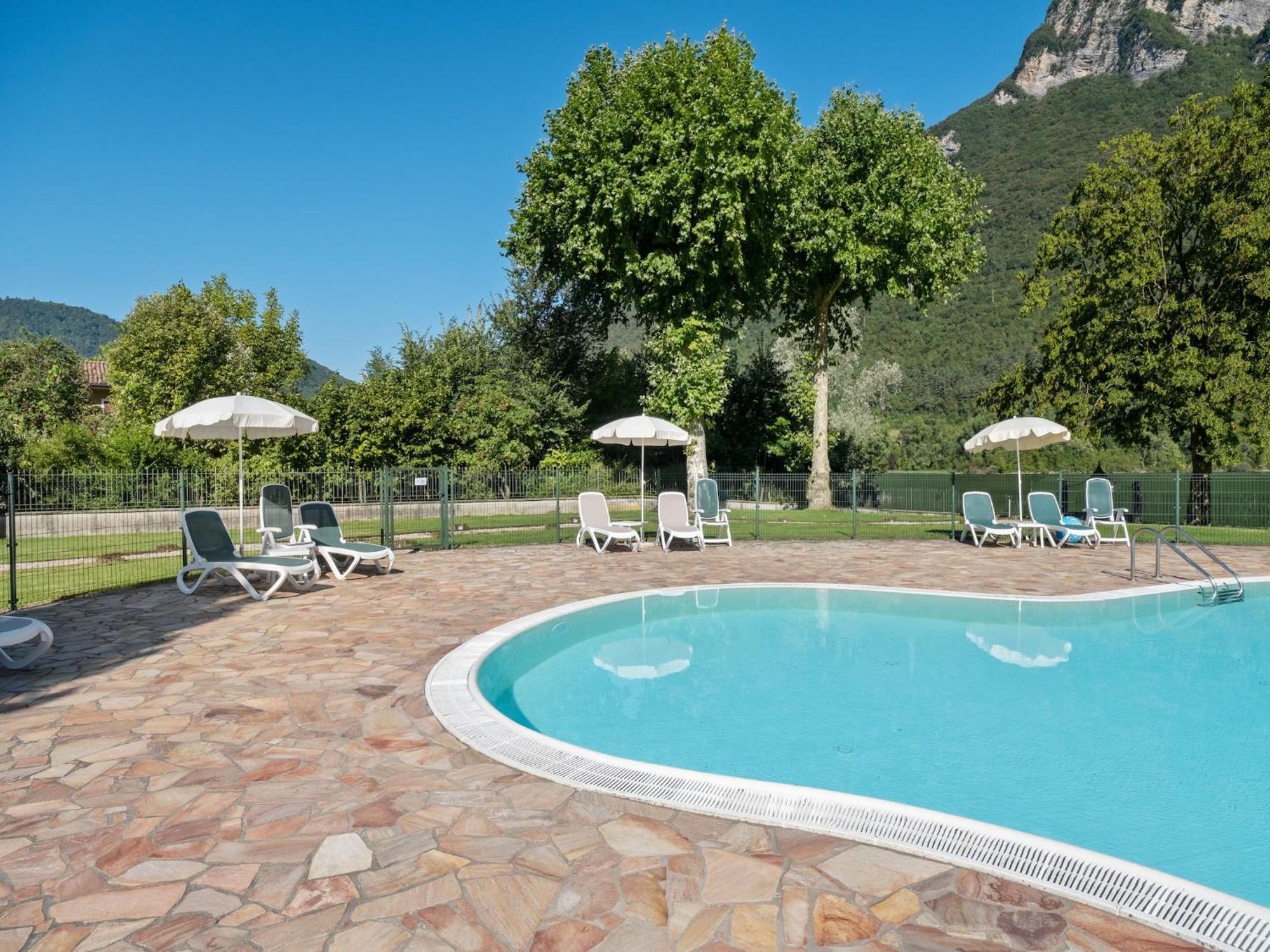 Spacious Apartment In Idro With Shared Pool 크로네 외부 사진
