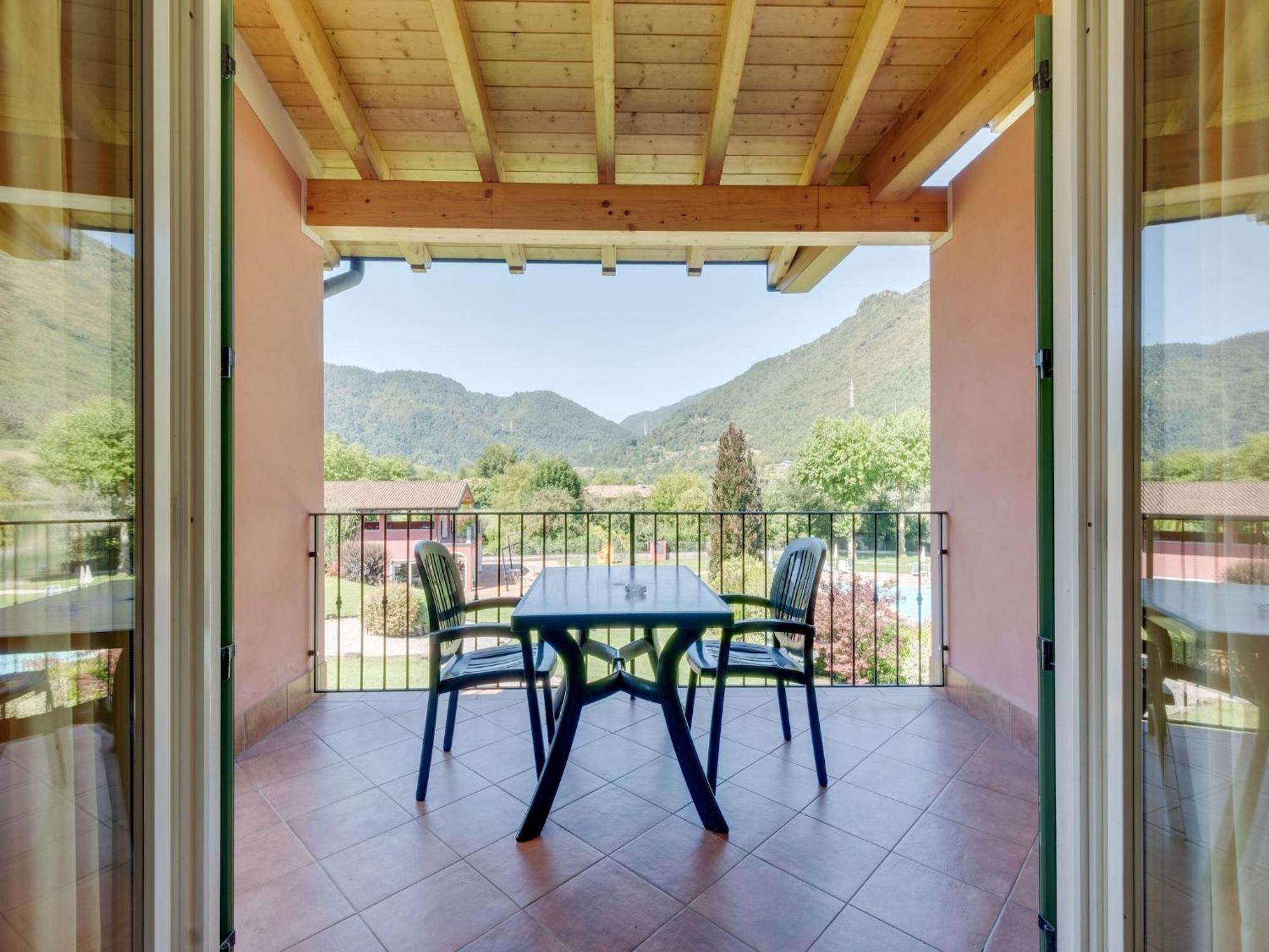Spacious Apartment In Idro With Shared Pool 크로네 외부 사진